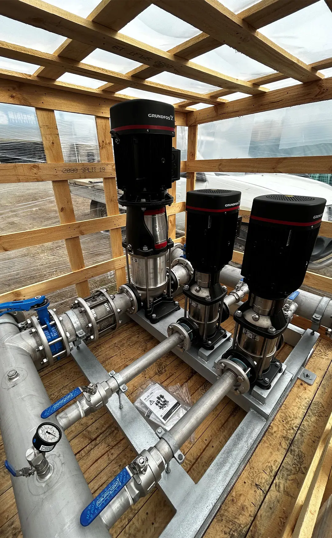 midland-irrigation-industrial-pumps-S251124 Hunter MP Rotator nozzle sprinkler head with blue top spraying multiple water streams in radial pattern for efficient lawn irrigation